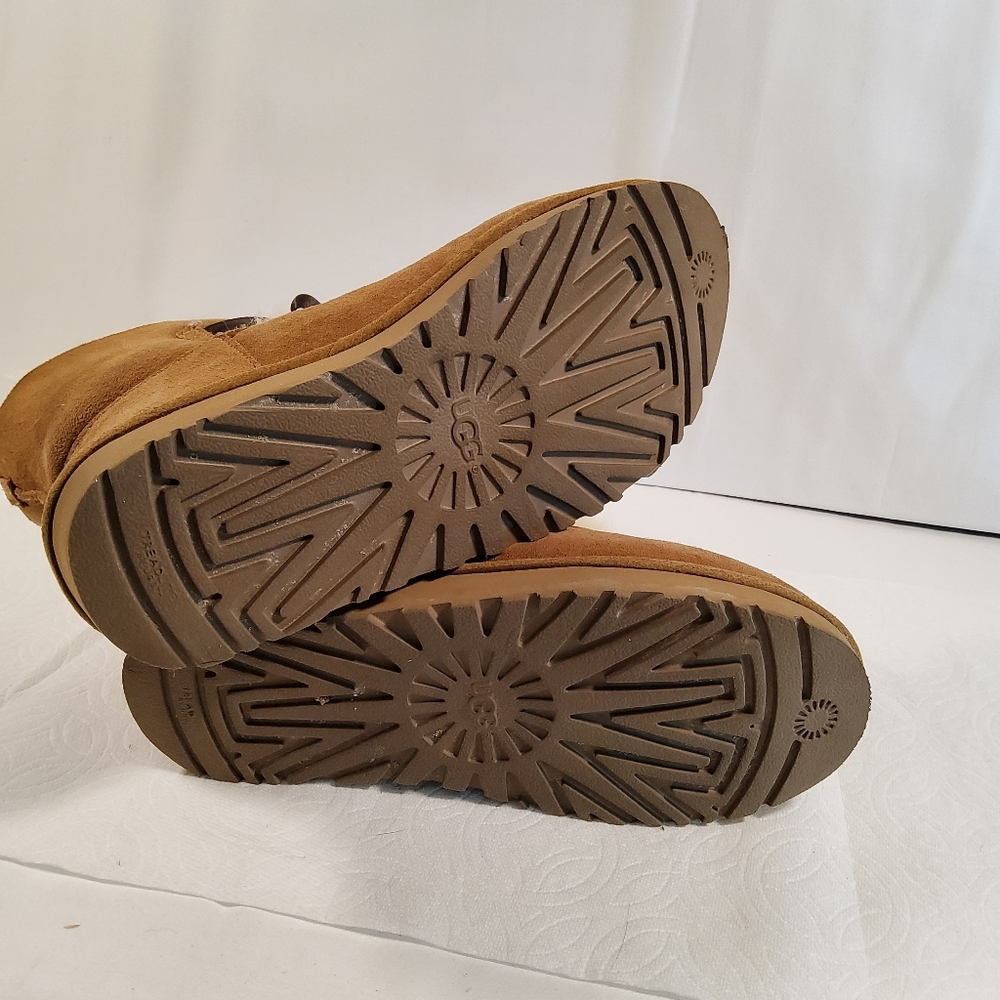 Uggs size 7 - Picture 4 of 4